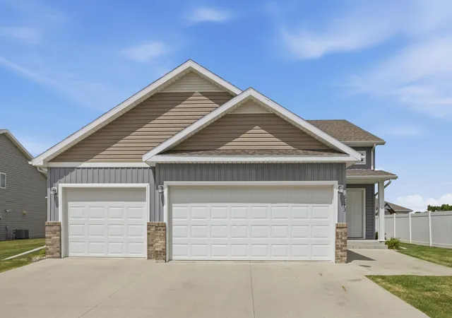 Photo 1 of Single family home for sale at 6073 Autumn Dr S, Fargo, ND 58104 | MLS# 7108467 | Listing updated on 2026-10-05