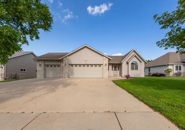 2nd image of 2255 Mineral Springs Pkwy, Owatonna, MN 55060 | MLS# 7108475