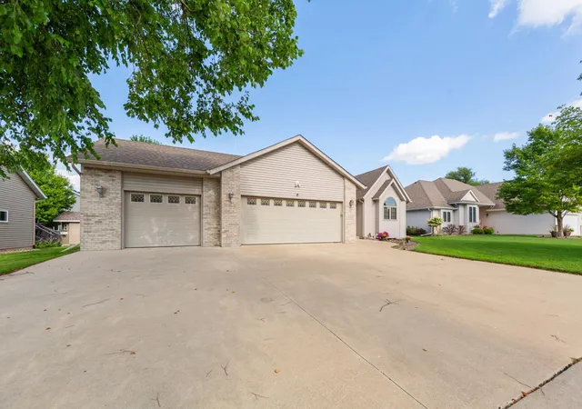 3rd image of 2255 Mineral Springs Pkwy, Owatonna, MN 55060 | MLS# 7108475