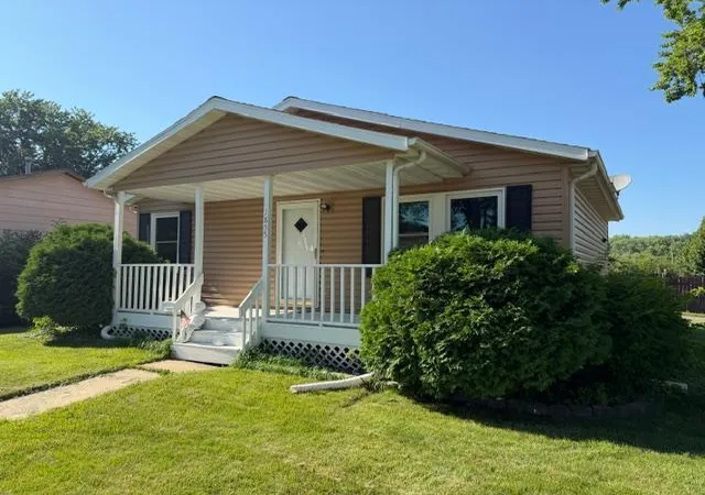 Photo 3 of Sale Pending at 1855 S Village Dr Se, Rochester, MN 55904 | MLS# 7108479 | Listing updated on 2026-09-02