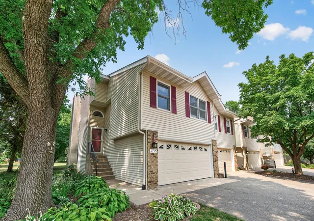 1st image of 4238 Boulder Ridge Pt, Saint Paul, MN 55122 | MLS# 7108483
