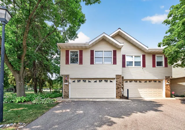 2nd image of 4238 Boulder Ridge Pt, Saint Paul, MN 55122 | MLS# 7108483