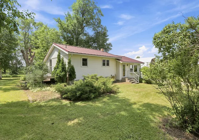 Photo 2 of Single family home for sale at 21126 210th Street, Hutchinson, MN 55350 | MLS# 7108489 | Listing updated on 2026-08-03