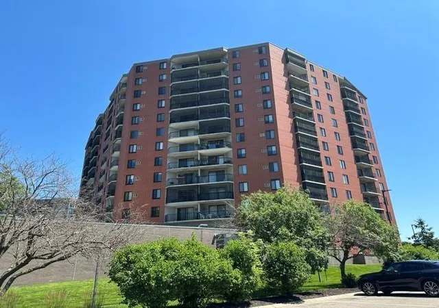 Photo 2 of Condo for sale at 6500 Woodlake Dr #1104, Minneapolis, MN 55423 | MLS# 7108516 | Listing updated on 2026-08-31