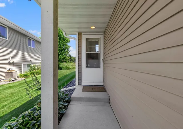 Photo 4 of Single family home for sale at 106 Garner Cir, Montrose, MN 55363 | MLS# 7108517 | Listing updated on 2026-09-22