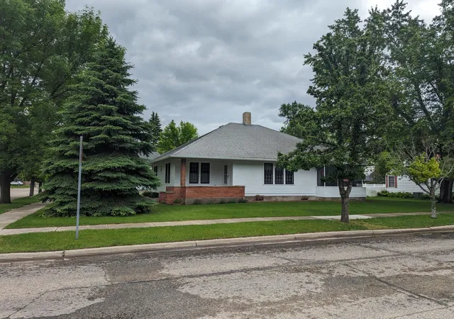 1st image of 107 7th Ave W, Lisbon, ND 58054 | MLS# 7108537