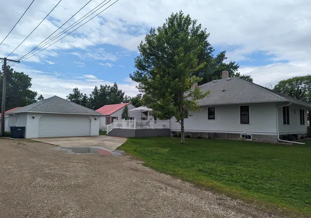 3rd image of 107 7Th Ave W, Lisbon, ND 58054 | MLS# 7108537