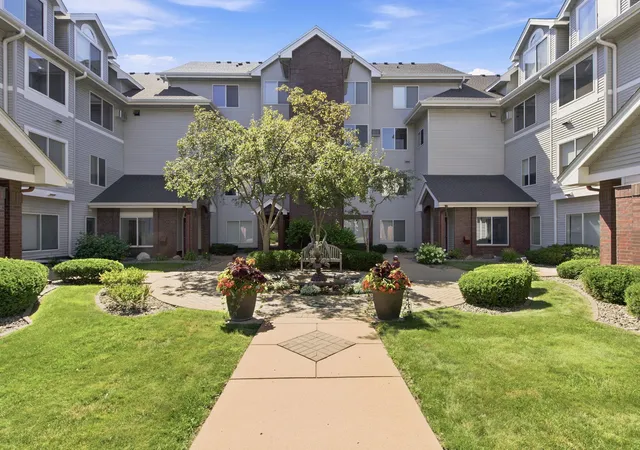 Photo 2 of Sale Pending at 7440 Edinborough Way #4314, Minneapolis, MN 55435 | MLS# 7108541 | Listing updated on 2026-10-28