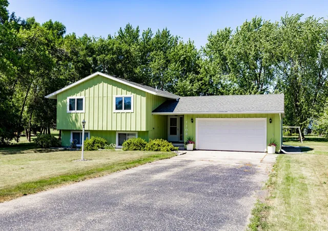 Photo 1 of Single family home for sale at 1108 62nd Avenue N, Moorhead, MN 56560 | MLS# 7108542 | Listing updated on 2026-10-14
