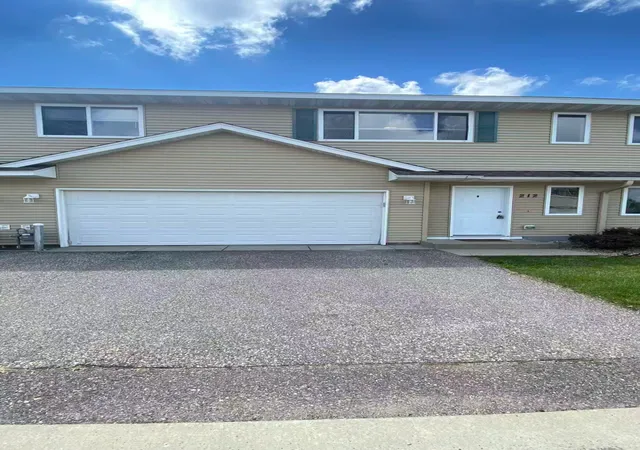 Homes for sale in Mankato, MN | 212 Tanager Path, Mankato, MN 56001 | MLS# 7108547