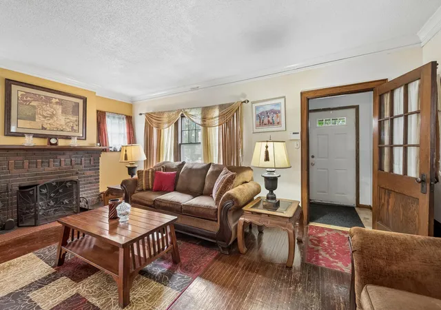 Photo 4 of Single family home for sale at 1418 Queen Ave N, Minneapolis, MN 55411 | MLS# 7108550 | Listing updated on 2026-08-26