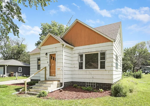4th image of 307 Lyndale Ave N, New Prague, MN 56071 | MLS# 7108581