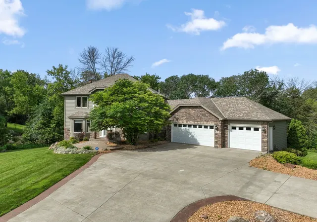 2nd image of 22530 Forest Ridge Dr, Lakeville, MN 55044 | MLS# 7108587