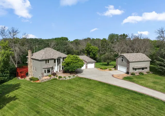 3rd image of 22530 Forest Ridge Dr, Lakeville, MN 55044 | MLS# 7108587