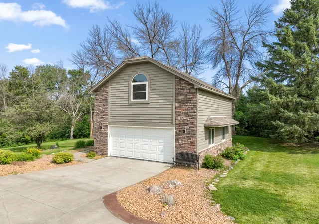 4th image of 22530 Forest Ridge Dr, Lakeville, MN 55044 | MLS# 7108587
