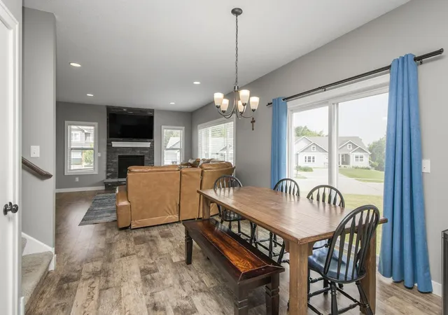 4th image of 1114 Susan Ln, Roberts, WI 54023 | MLS# 7108589