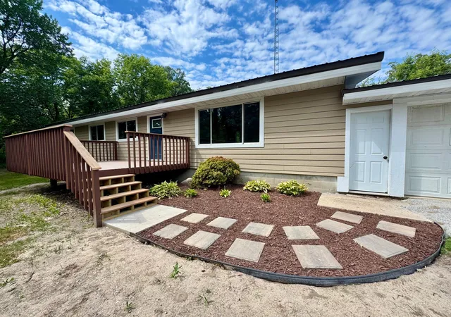 Photo 2 of Single family home for sale at 42015 Mattson Is Rd, Roseau, MN 56751 | MLS# 7108591 | Listing updated on 2026-08-12