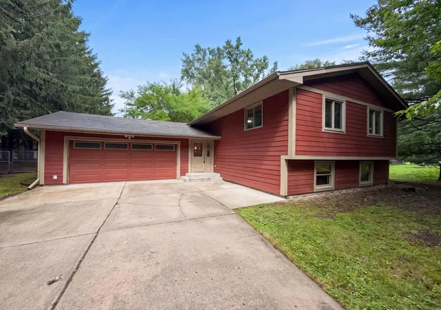 Homes for sale in North Saint Paul, MN | 5243 Latta St, North Saint Paul, MN 55110 | MLS# 7108606