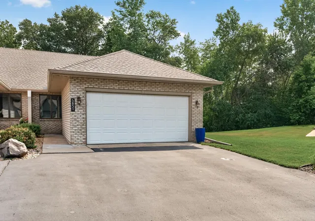Photo 3 of Townhouse for sale at 5851 Oxboro Ave N, Stillwater, MN 55082 | MLS# 7108610 | Listing updated on 2026-10-16
