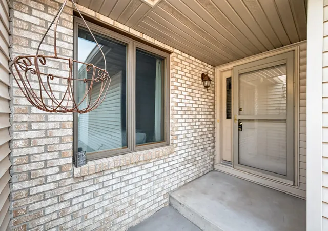 Listing Photo 5 - Condo for sale in building located at 5851 Oxboro Ave N, Oak Park Heights, MN 55082