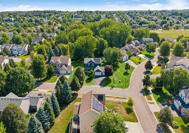 Photo 3 of Sale Pending at 2283 Saint Johns Dr, Saint Paul, MN 55129 | MLS# 7108637 | Listing updated on 2026-08-18