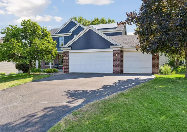 Photo 4 of Sale Pending at 2283 Saint Johns Dr, Saint Paul, MN 55129 | MLS# 7108637 | Listing updated on 2026-08-18