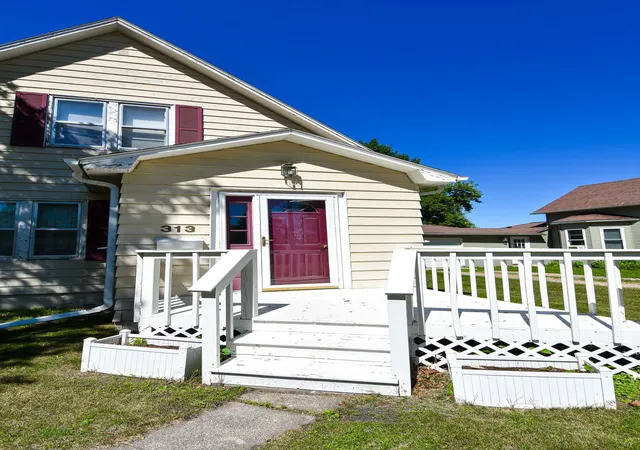 3rd image of 313 State Ave N, Thief River Falls, MN 56701 | MLS# 7108641