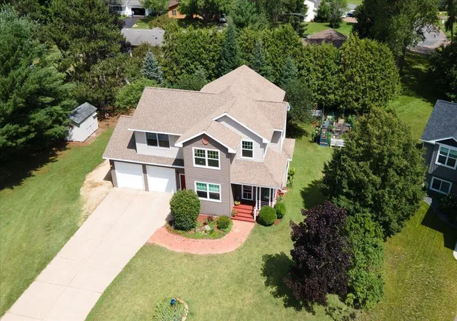 Homes for sale in Menomonie, WI | 1015 Prairie Cir, Menomonie, WI 54751 | MLS# 7108656