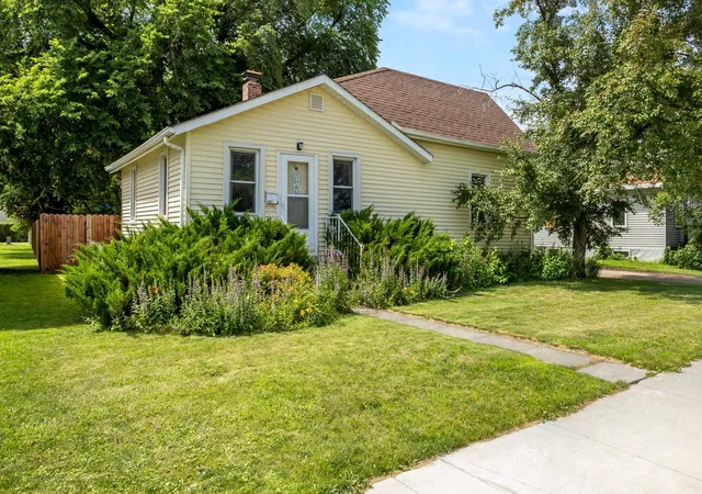 1st image of 527 1st St N, Wahpeton, ND 58075 | MLS# 7108660