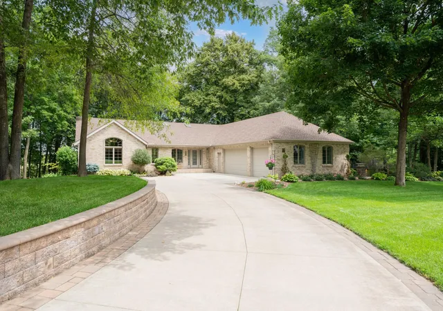 Photo 1 of Single family home for sale at 1635 Chippewa Dr Nw, Rochester, MN 55901 | MLS# 7108676 | Listing updated on 2026-09-30