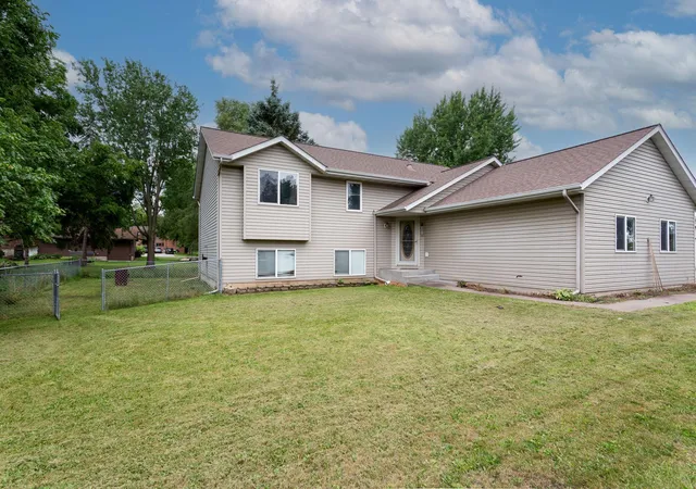 1st image of 1010 Hampshire St, Prescott, WI 54021 | MLS# 7108689