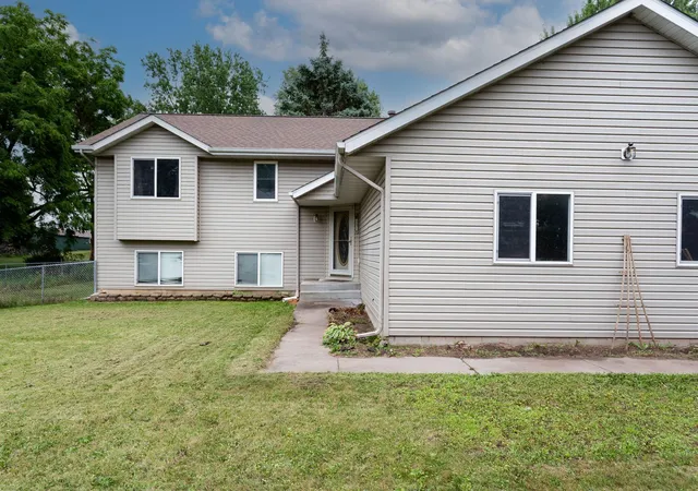 2nd image of 1010 Hampshire St, Prescott, WI 54021 | MLS# 7108689