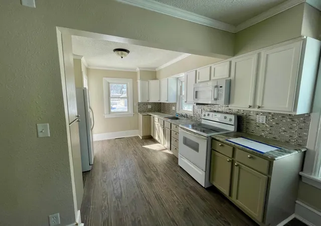 2nd image of 911 W Cavour Ave, Fergus Falls, MN 56537 | MLS# 7108692