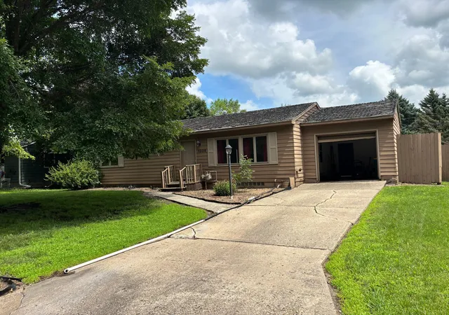 1st image of 1306 Crestview Rd, Albert Lea, MN 56007 | MLS# 7108700