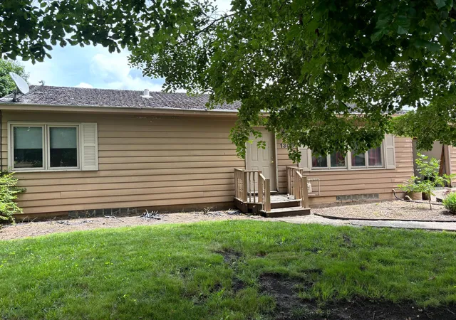3rd image of 1306 Crestview Rd, Albert Lea, MN 56007 | MLS# 7108700