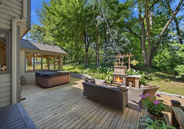 3rd image of 699 Bridle Ridge Rd, Saint Paul, MN 55123 | MLS# 7108735