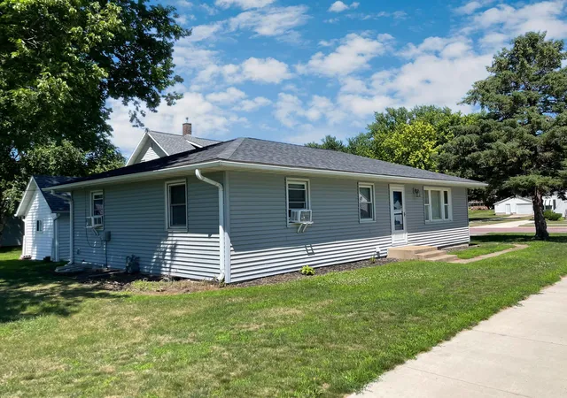 Homes for sale in Springfield, MN | 402 N Van Buren Ave, Springfield, MN 56087 | MLS# 7108768