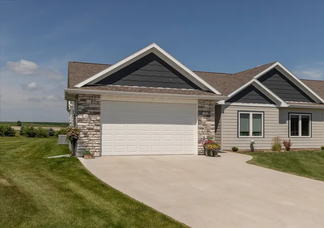 2nd image of 162 Sandstone Dr Nw, Eyota, MN 55934 | MLS# 7108776