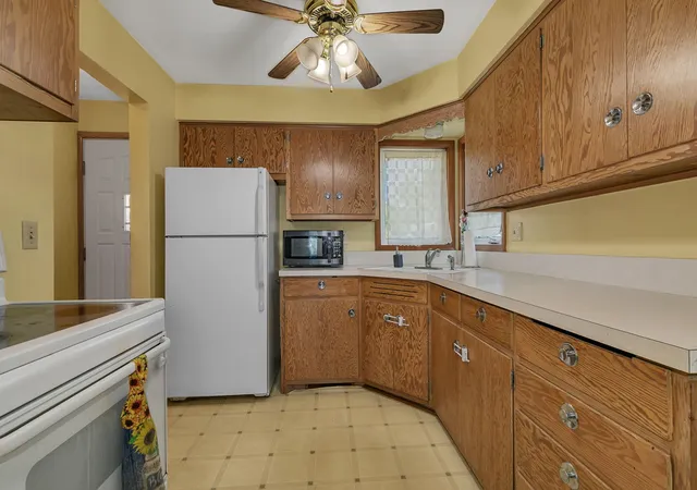 Photo 4 of Single family home for sale at 142 25th Avenue N, Saint Cloud, MN 56303 | MLS# 7108805 | Listing updated on 2026-08-31