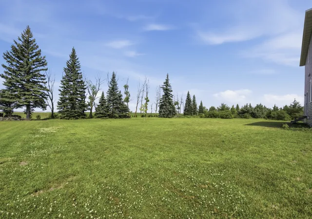 Photo 4 of Single family home for sale at 605 Sheyenne Dr, Abercrombie, ND 58001 | MLS# 7108820 | Listing updated on 2026-10-16