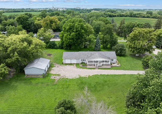 2nd image of 403 W Margaret St, Fairmont, MN 56031 | MLS# 7108821
