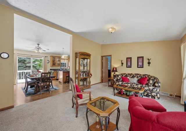 4th image of 403 W Margaret St, Fairmont, MN 56031 | MLS# 7108821