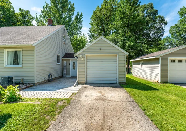 Homes for sale in Pelican Rapids, MN | 504 1St Ave Se, Pelican Rapids, MN 56572 | MLS# 7108836
