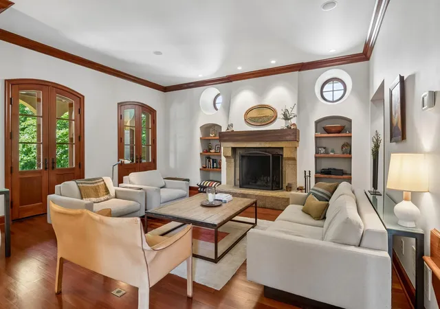 Photo 3 of Mansion for sale at 4051 Linden Hills Blvd, Minneapolis, MN 55410 | MLS# 7108868 | Listing updated on 2026-07-30