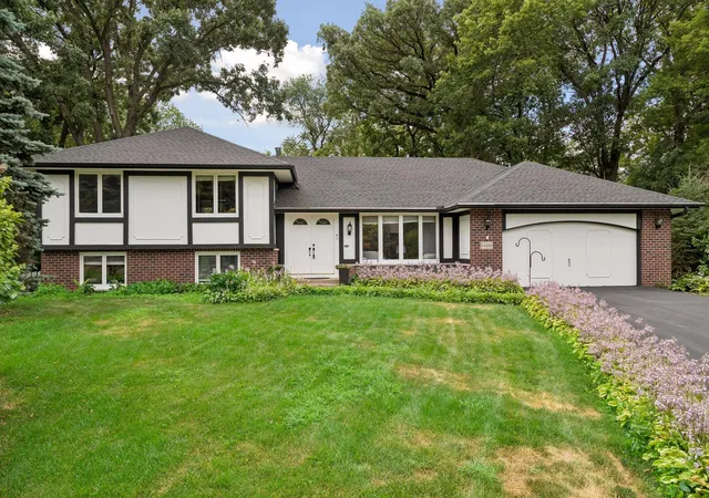 Photo 3 of Single family home for sale at 14886 Tealwood Ct, Eden Prairie, MN 55347 | MLS# 7108946 | Listing updated on 2026-09-04