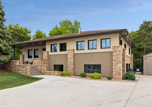 Photo 2 of Single family home for sale at 2900 Skyline Dr, Saint Paul, MN 55121 | MLS# 7108954 | Listing updated on 2026-08-11