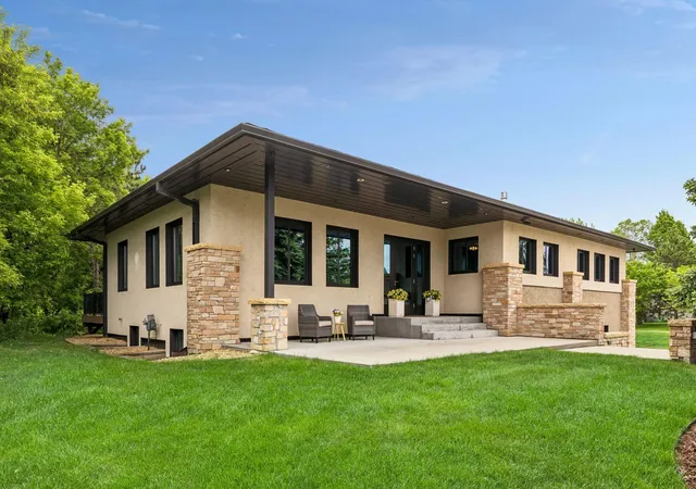 Photo 3 of Single family home for sale at 2900 Skyline Dr, Saint Paul, MN 55121 | MLS# 7108954 | Listing updated on 2026-08-11