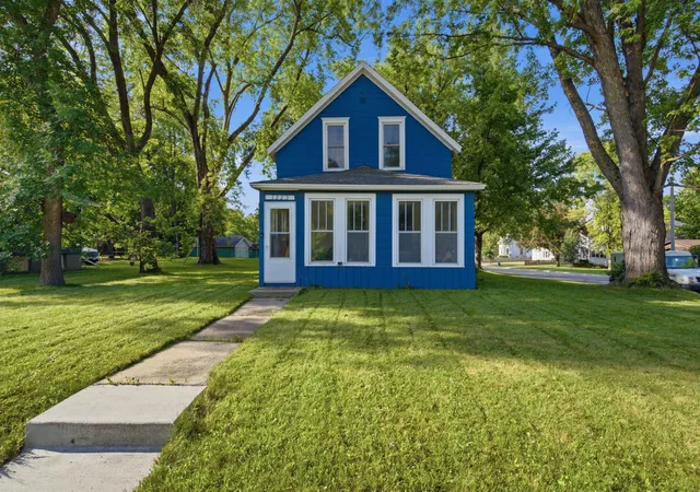 Photo 1 of Single family home for sale at 1223 Litchfield Ave Sw, Willmar, MN 56201 | MLS# 7108996 | Listing updated on 2026-09-01