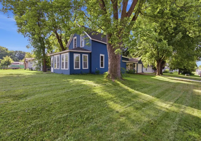 Photo 2 of Single family home for sale at 1223 Litchfield Ave Sw, Willmar, MN 56201 | MLS# 7108996 | Listing updated on 2026-09-01