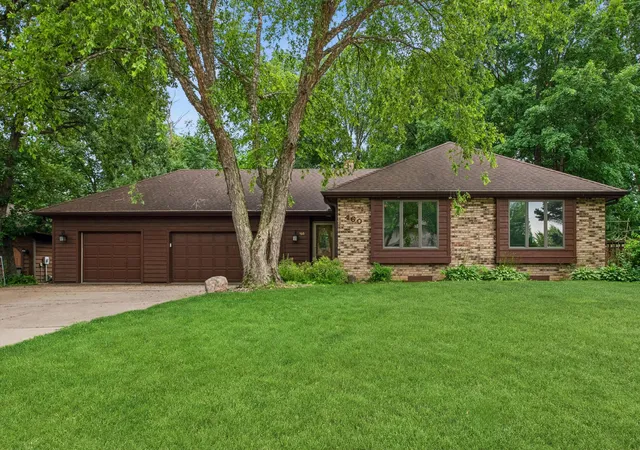 1st image of 460 Oakhill Rd, Chaska, MN 55318 | MLS# 7109001
